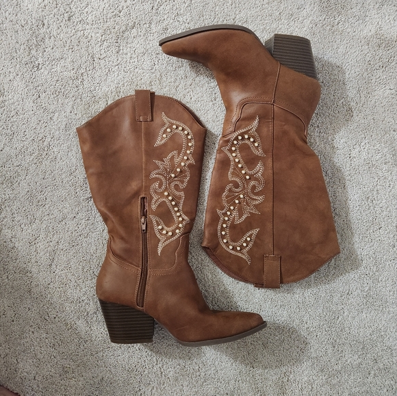 ARULA EUC Embellished Brown Heeled Boots for Women - Picture 2 of 4